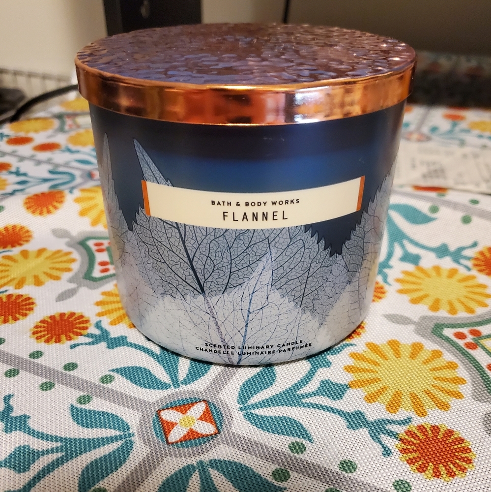 Free Add On - Bath & Body Works Flannel Candle (Brand New)